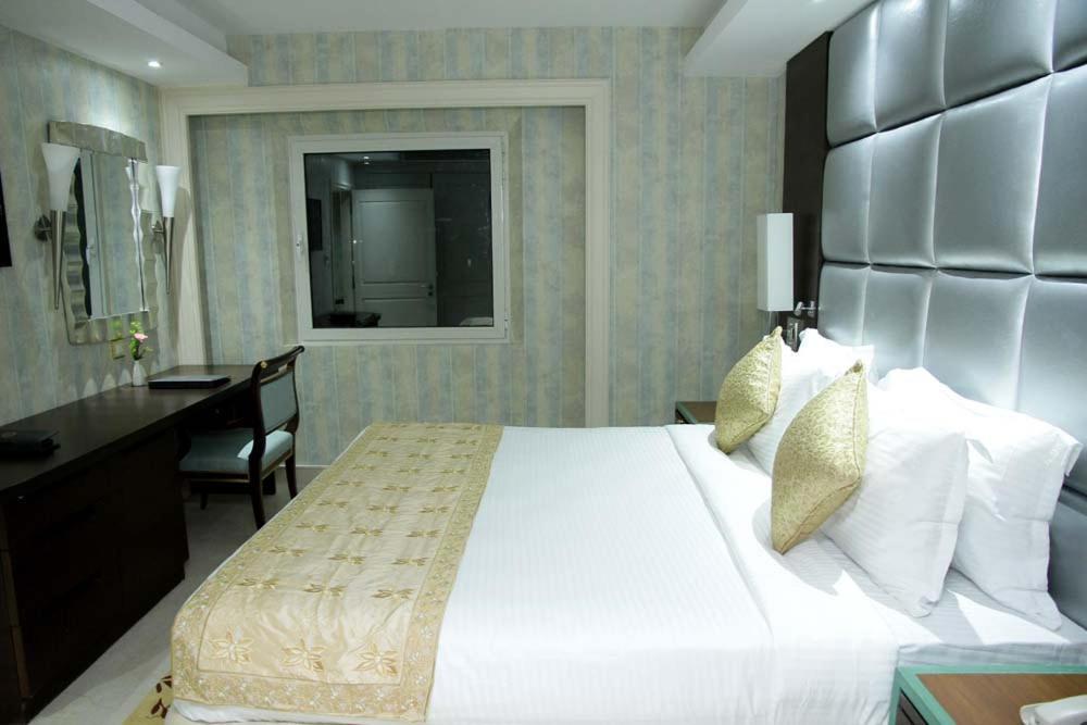 De Sovrani Hotell Kolkata Eksteriør bilde