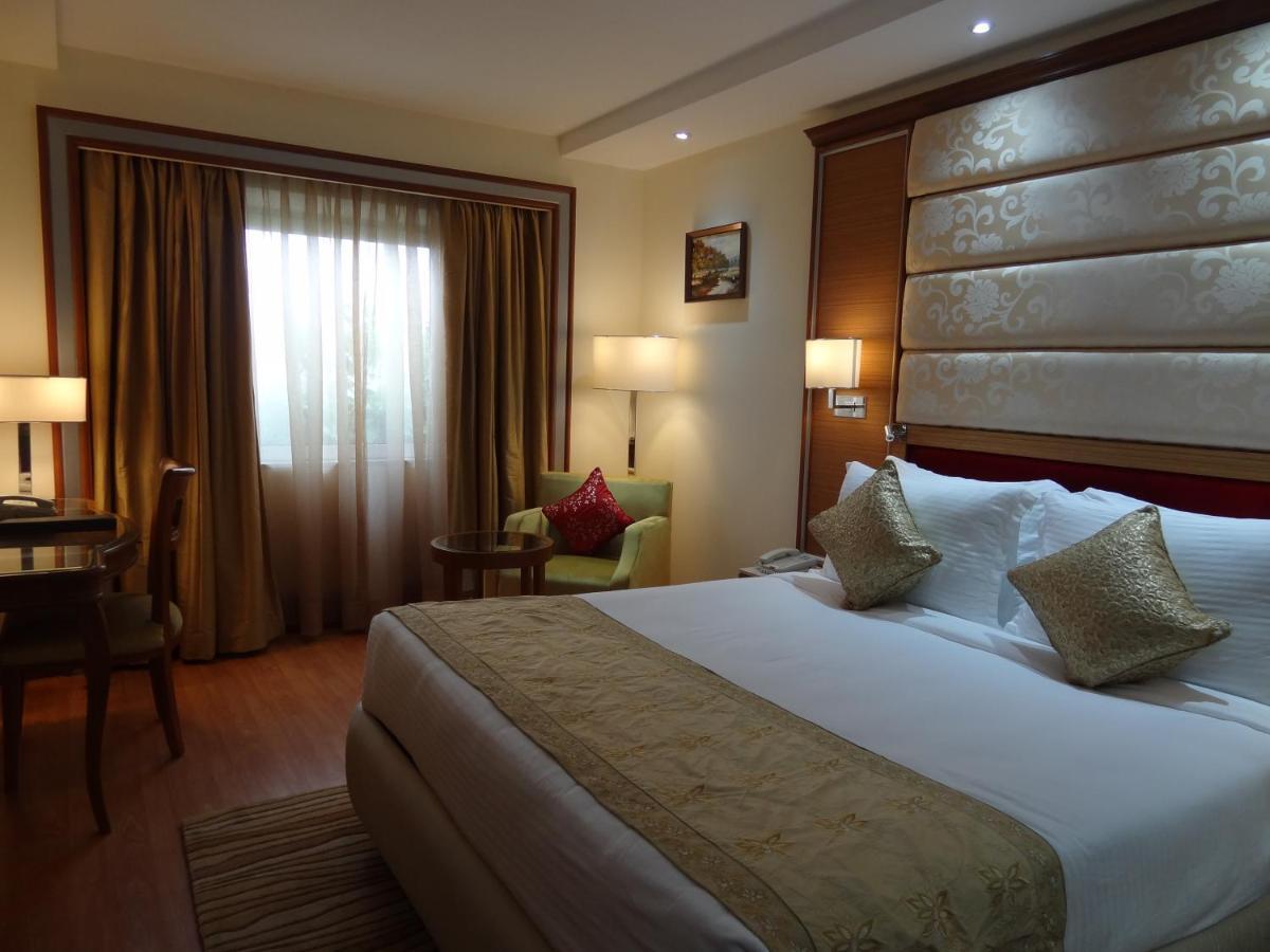 De Sovrani Hotell Kolkata Eksteriør bilde