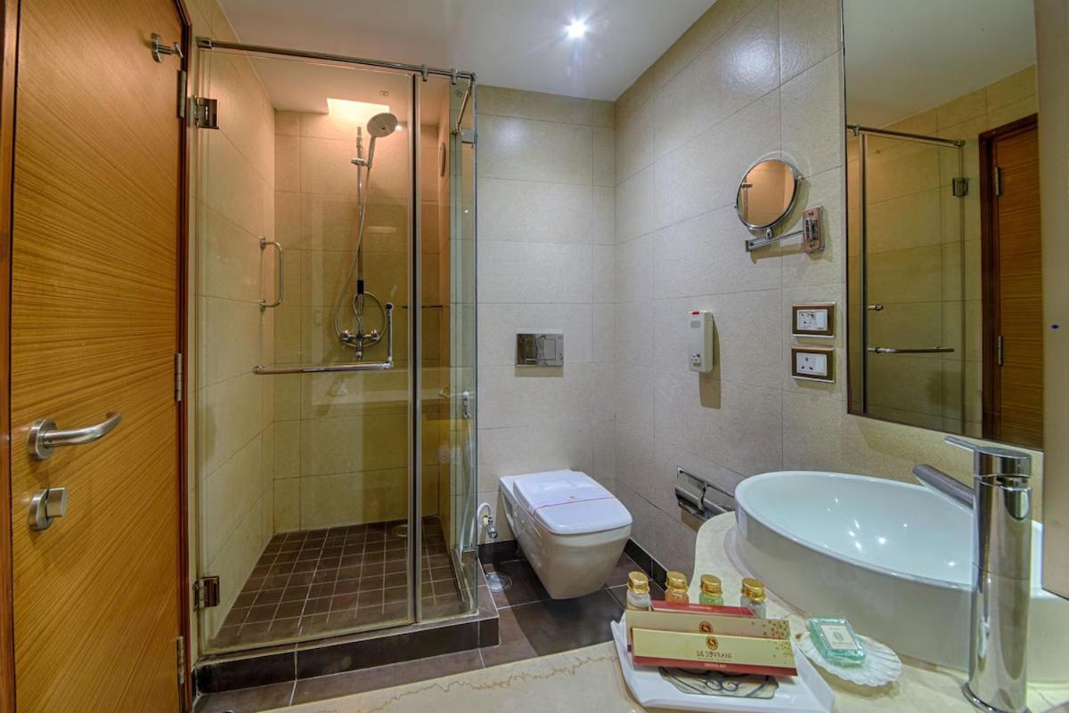 De Sovrani Hotell Kolkata Eksteriør bilde
